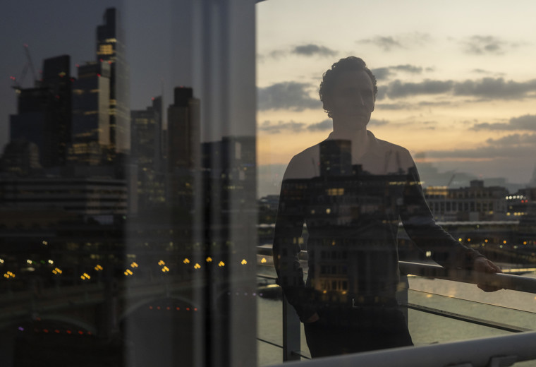 Tom Cityscape - The Night Manager S2 C